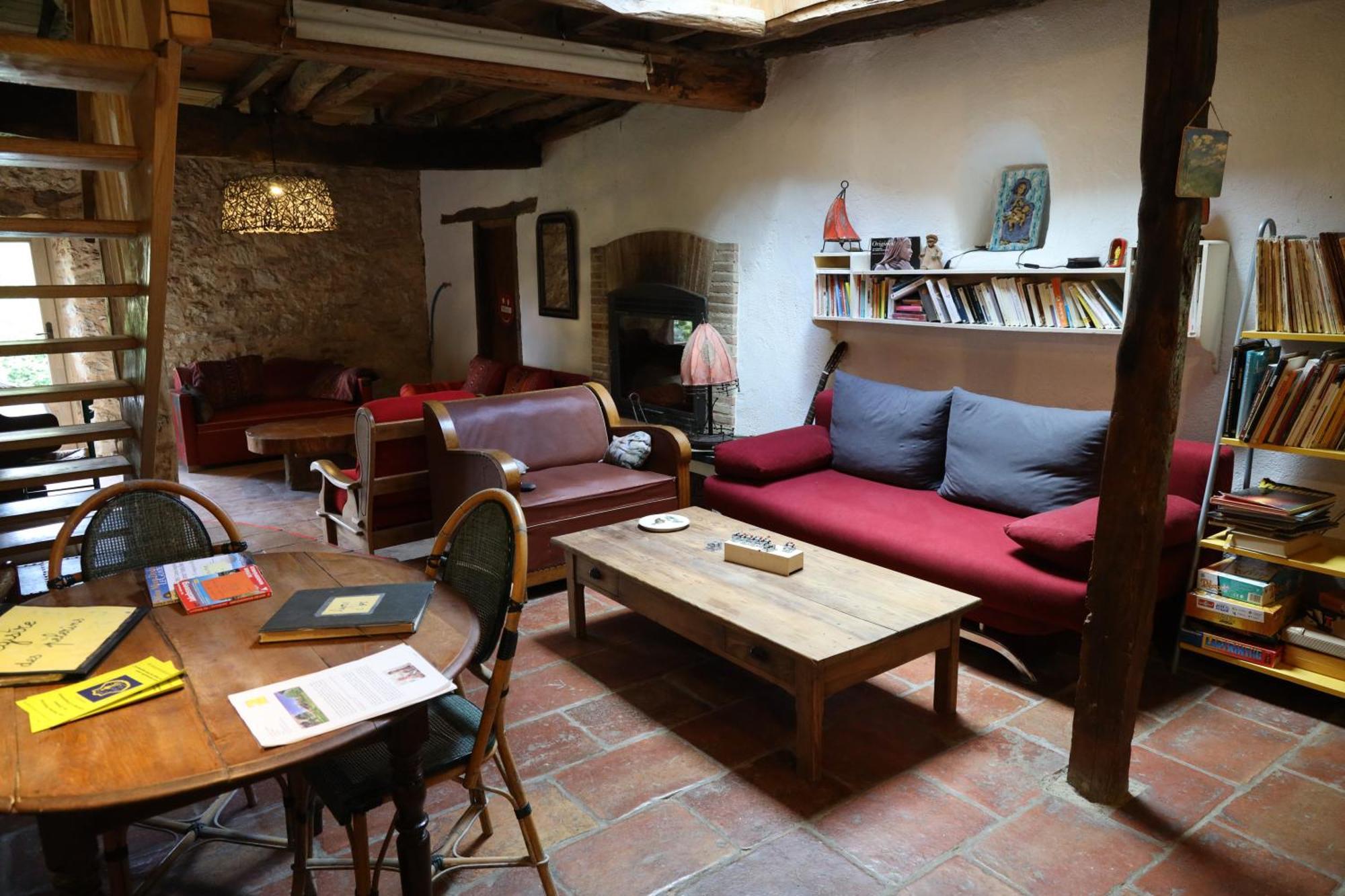Le Grange Hostel Giscaro Exterior photo