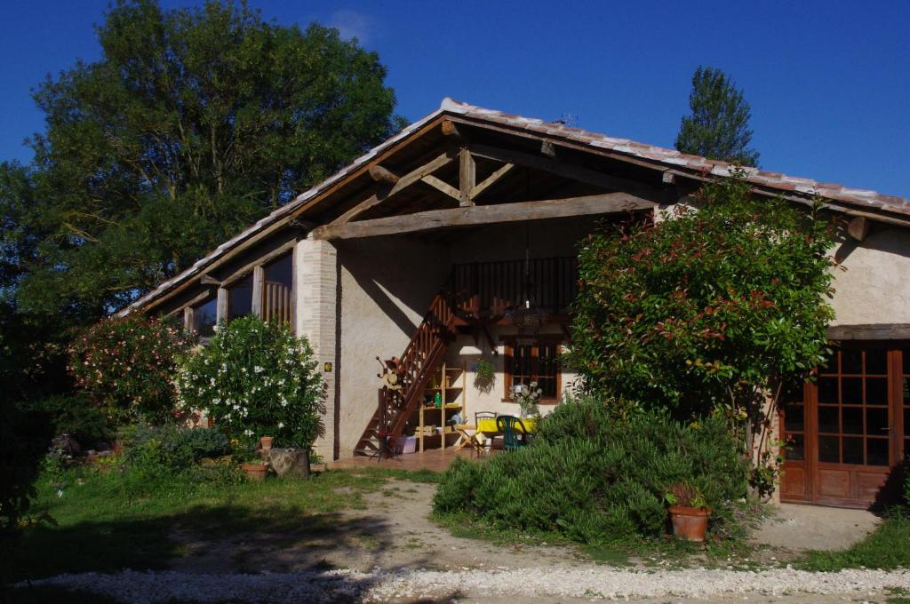 Le Grange Hostel Giscaro Exterior photo